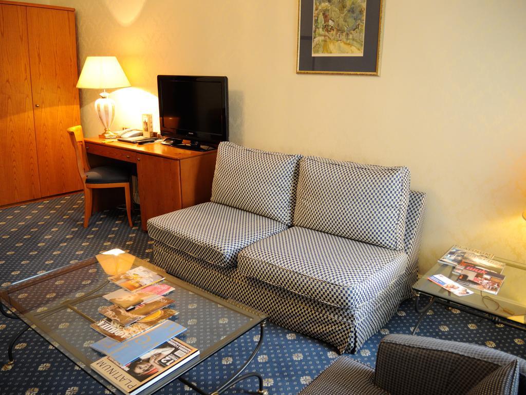 Grand Hotel Ukraine Dnipro Bagian luar foto