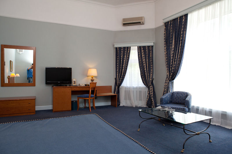 Grand Hotel Ukraine Dnipro Bagian luar foto