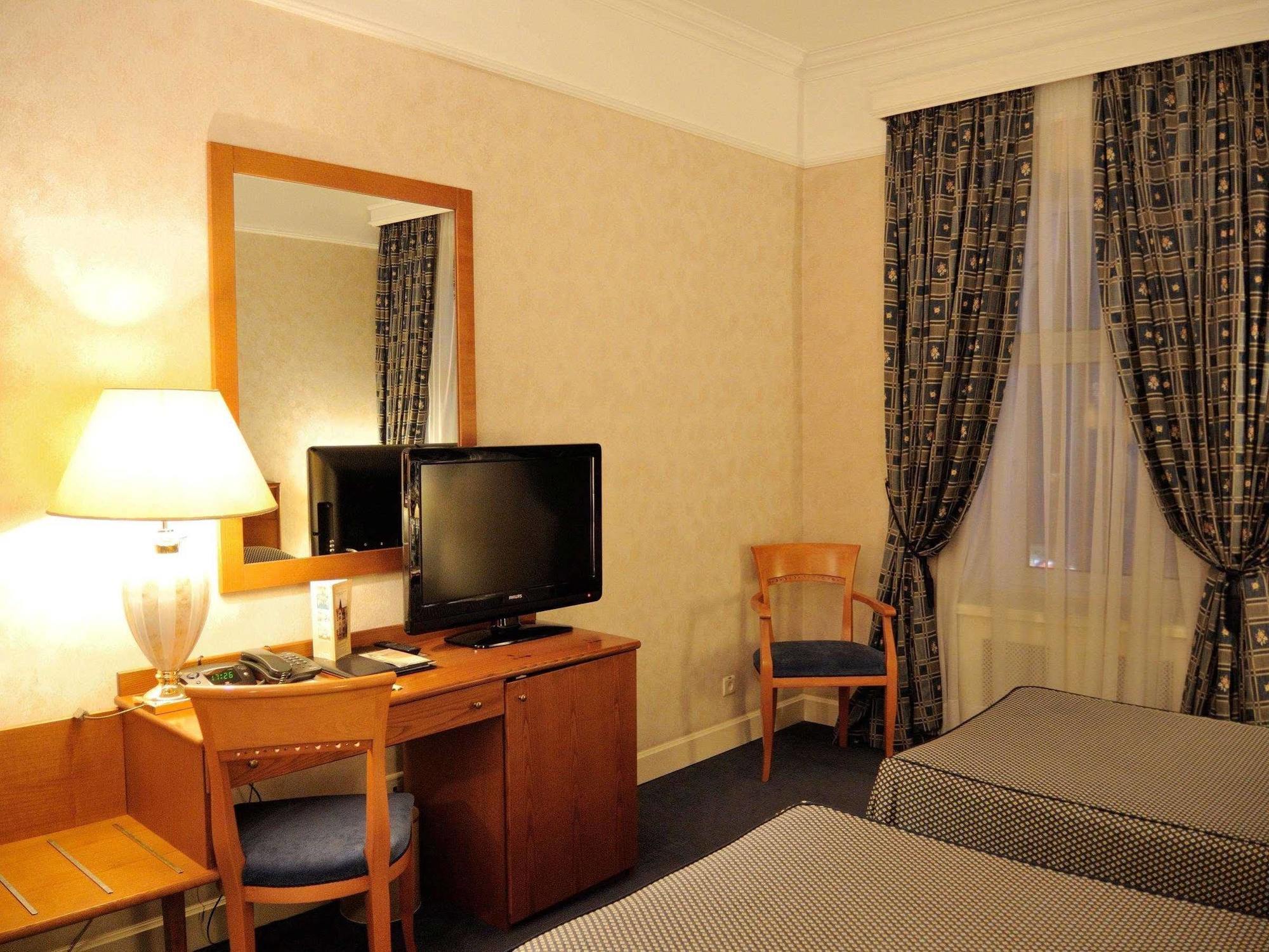Grand Hotel Ukraine Dnipro Bagian luar foto