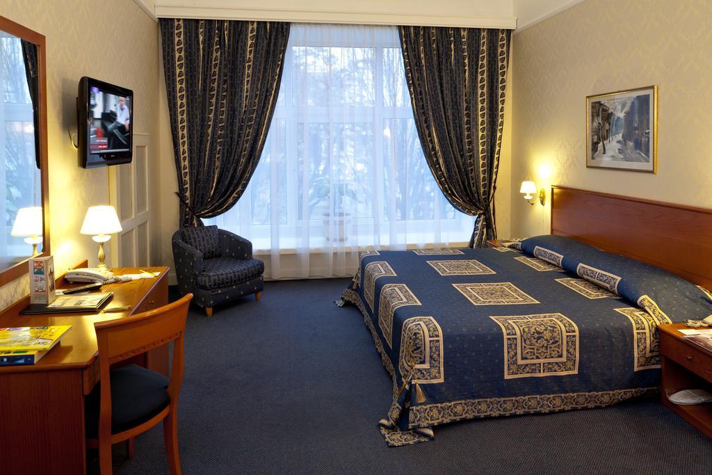 Grand Hotel Ukraine Dnipro Bagian luar foto